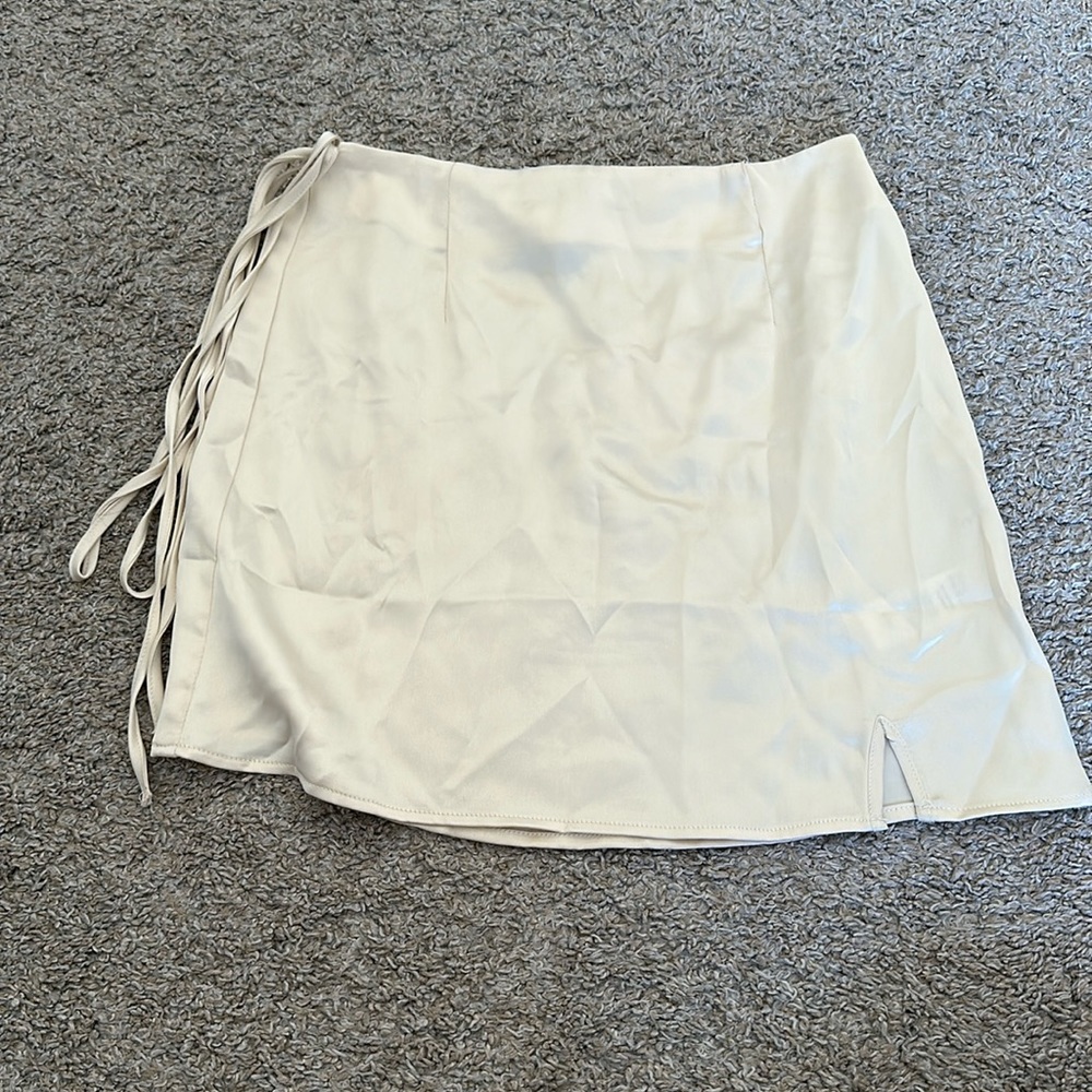 Satin skirt with bow detail and side zip